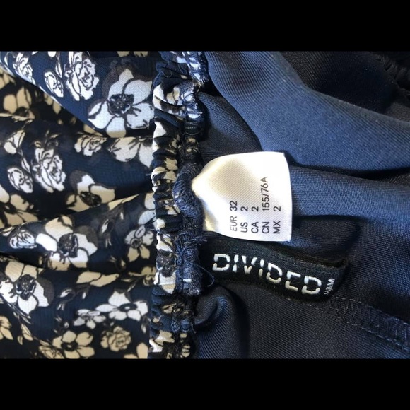 Open Back Blue Floral Dress - Picture 3 of 3